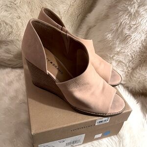 Lucky Brand LK-Jaxy 8.5 M in Maple Sugar Guanto Buck